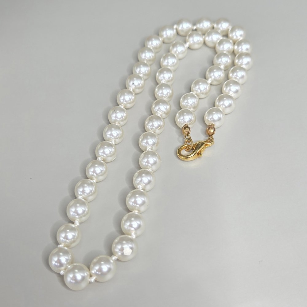Glass White Pearl Necklace